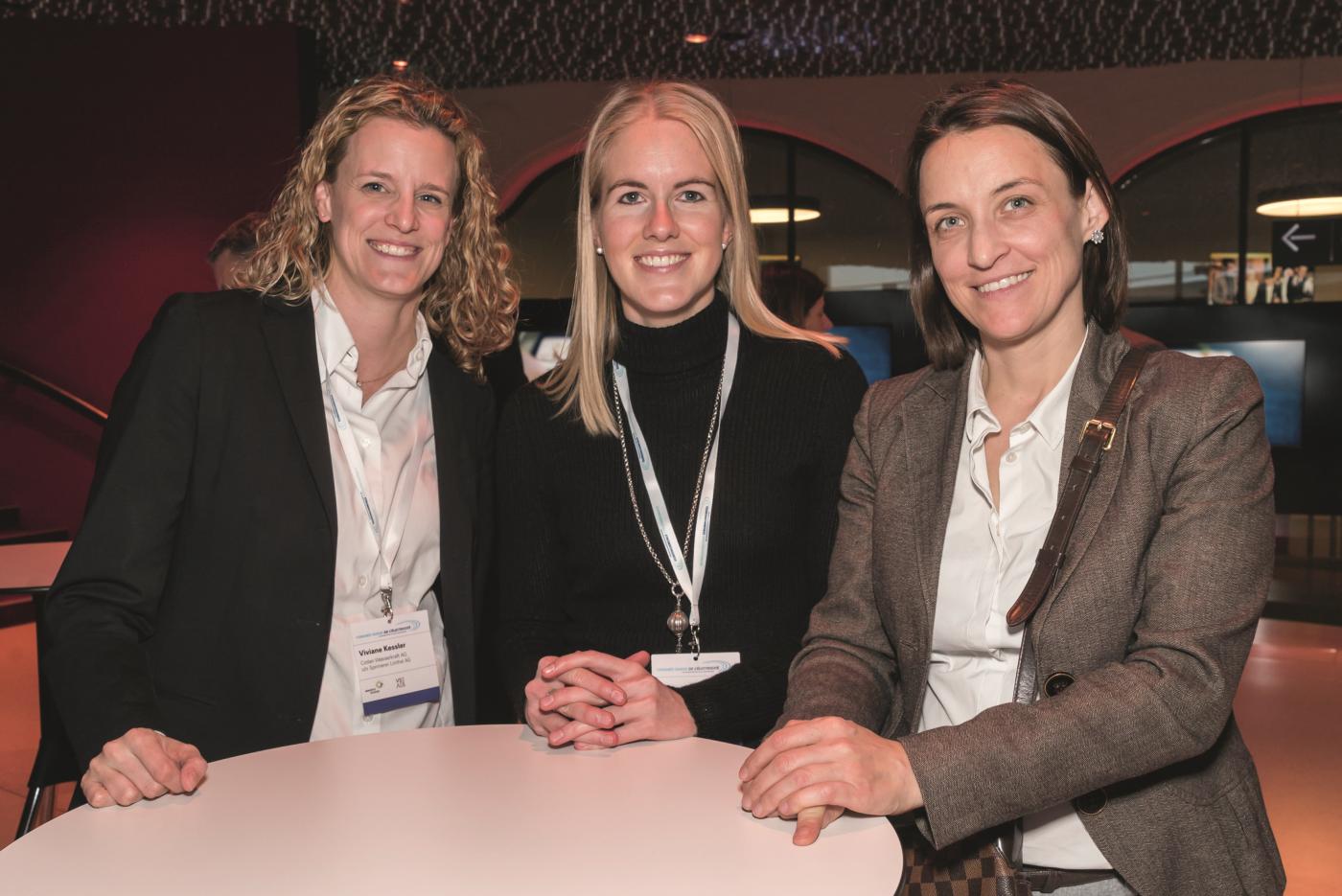 Viviane Kessler (Cotlan Wasserkraft AG), Simone Walther (Schärer Rechtsanwälte) et Phyllis Scholl (EW Davos).