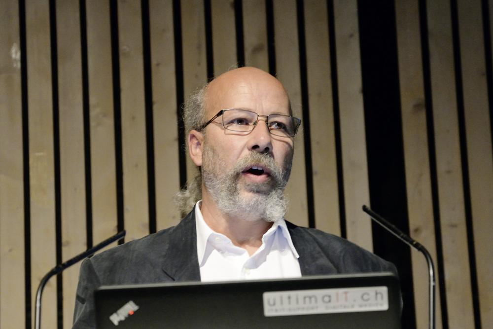 Thomas Blum von Schréder erläuterte, wie die intelligente Strassenbeleuchtung in die Smart City integriert werden kann.