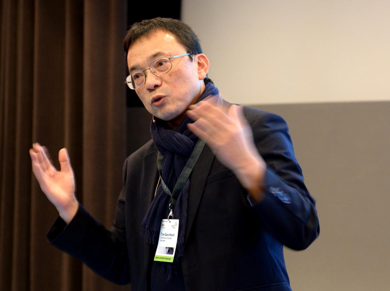 Tran Quoc Khanh hat die Forschung zur Konnektivität der Beleuchtung vorgestellt.