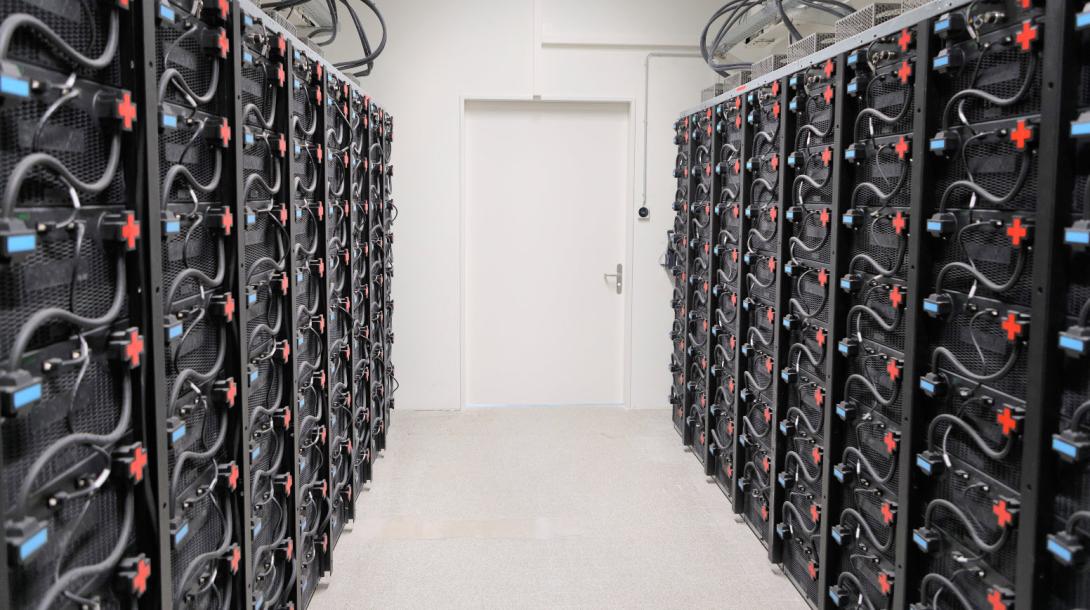 Grösster Indoor-Batteriespeicher der Schweiz