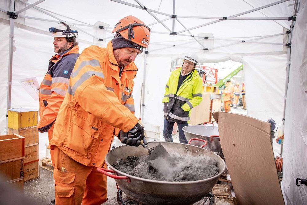 Kein Blick in die Kantine. Hier werden Prüfungen an Frischbeton durchgeführt.