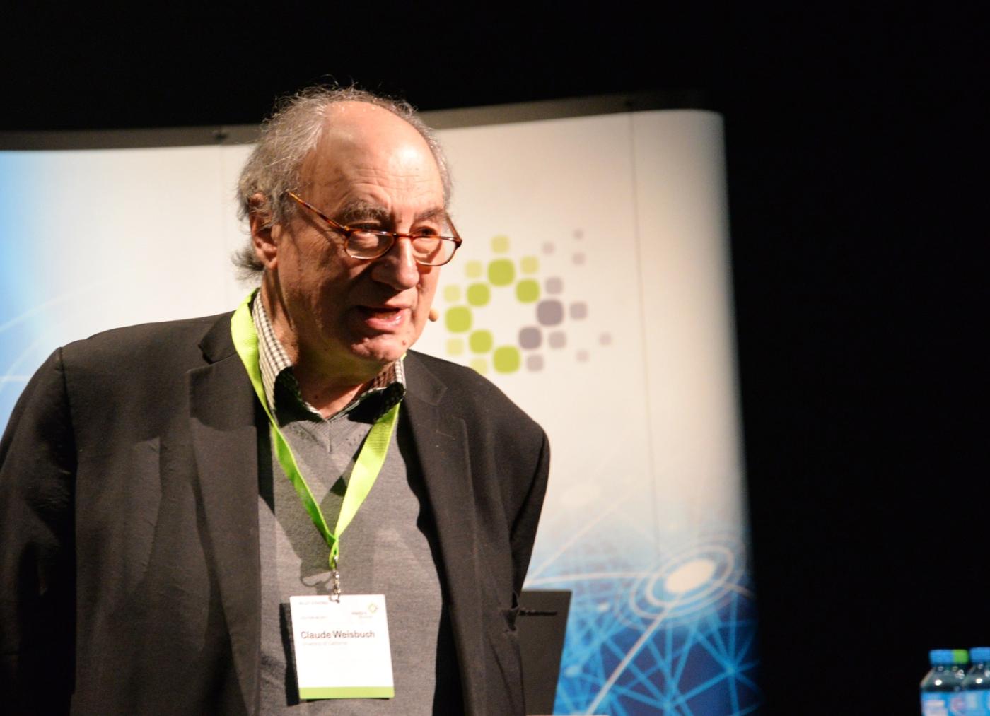 Selon Claude Weisbuch, professeur à l’Université de Californie, Santa Barbara, USA, et à l’École polytechnique, France, les LED pourraient atteindre en production une efficacité de près de 250 lm/W d’ici à 2025.