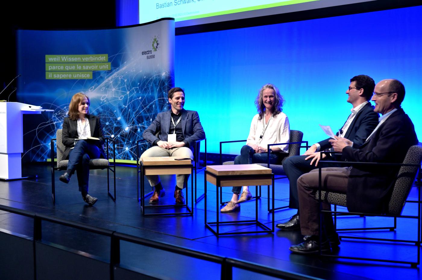 Eine Podiumsdiskussion mit Gabriela Hug,  Martin Koller, Marianne Zünd, Bastian Schwark und dem Moderator Lukas Küng (v.l.) rundete die Tagung ab.