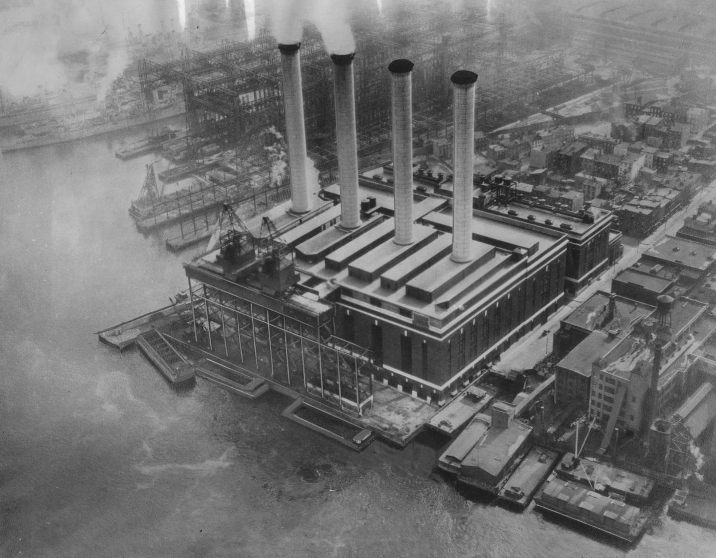 <b>Die fossile Vergangenheit:</b> Die Hudson Avenue Generating Station in Brooklyn im Jahr 1927.