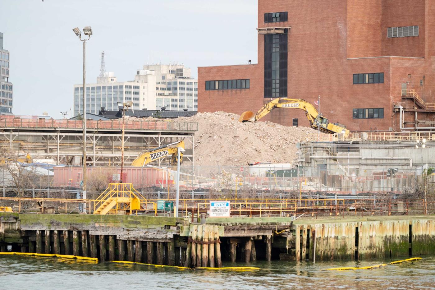 <b>Windkraft an Land bringen:</b> An der Hudson Avenue wird nun Platz für den Clean Energy Hub geschaffen.