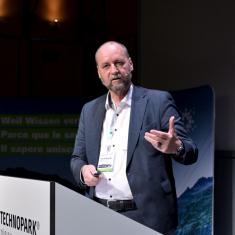 Elektroautos zu Energie verhelfen