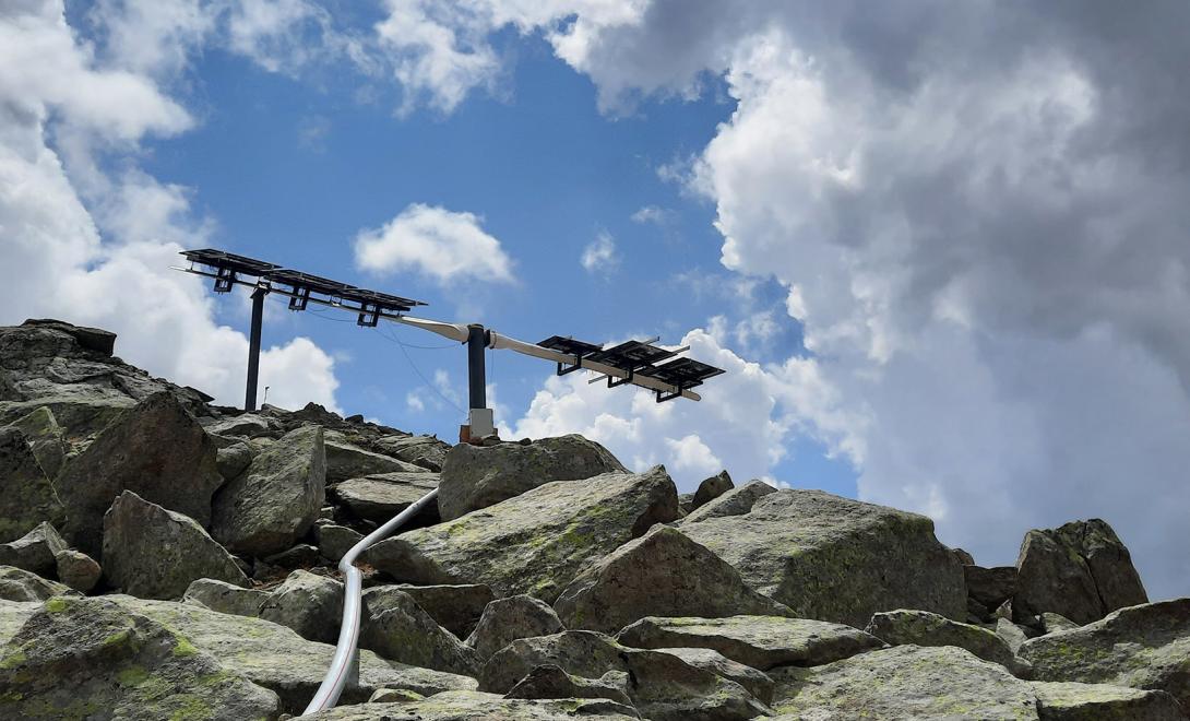 Wind und Sonne in den Bergen nutzen